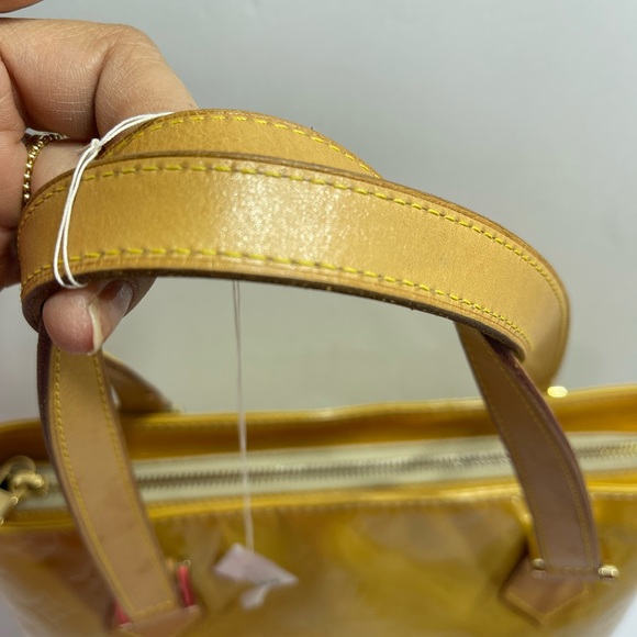 Louis Vuitton Houston in Vernis Yellow comes with dust bag. - Picture 5 of 11